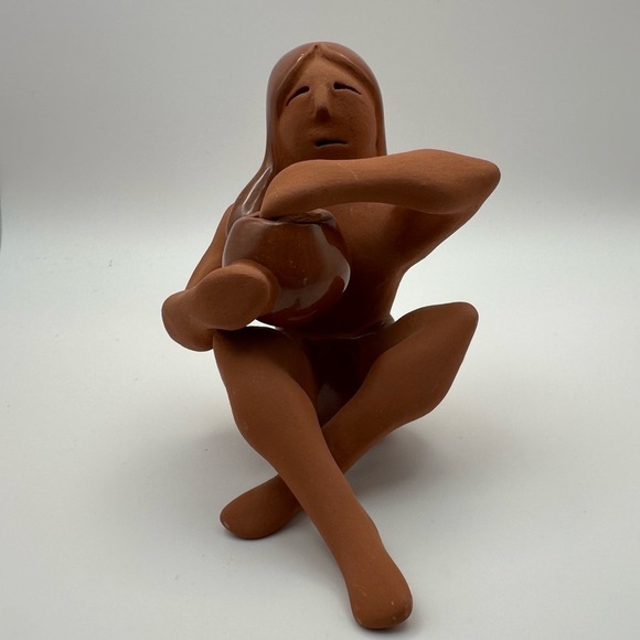 Gary Gutierrez Santa Clara Pueblo Pottery Figurine – Signed, 4.5” - Picture 4 of 12